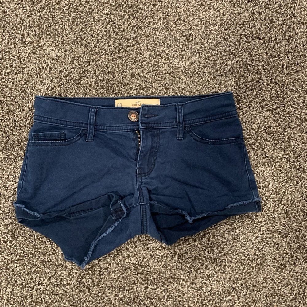 Soft and stretchable denim shorts in navy 00 23”